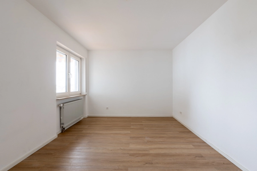 Renovierte 2,5 Zimmer-Wohnung in Wiesental – Ideal für Singles und Paare mit mit moderner Einbauküche! - Schlafzimmer (78782)