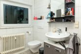 Langjährig vermietetes Dreifamilienhaus in Oberöwisheim - DG: Badezimmer