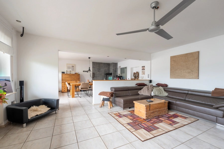 Ihr Rückzugsort in bester Aussichtslage – Modernes Einfamilienhaus mit Einliegerwohnung - Wohn- und Essbereich im Erdgeschoss (79292)