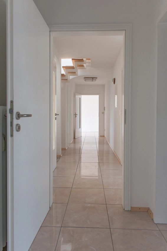 685 m² Vermietungsfläche: Zwei Wohn- und Geschäftshäuser mit über 7% Rendite - Diele OG (80226)