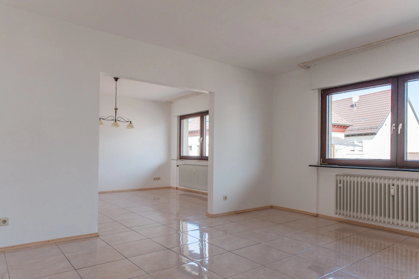 685 m² Vermietungsfläche: Zwei Wohn- und Geschäftshäuser mit über 7% Rendite - Wohnen OG (80229)