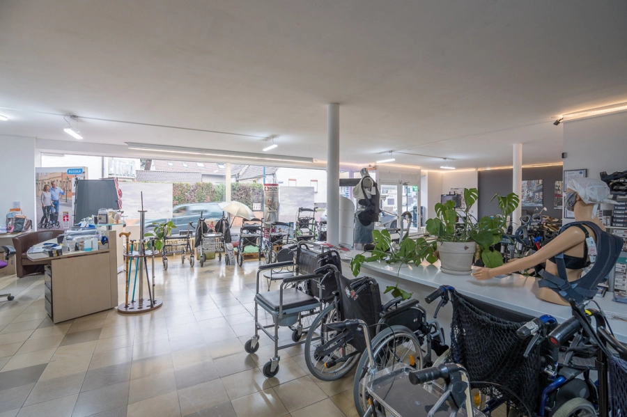 685 m² Vermietungsfläche: Zwei Wohn- und Geschäftshäuser mit über 7% Rendite - Laden (80224)