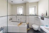 Drei- bis Vierzimmerwohnung im energetisch sanierten Dreifamilienhaus - modernes Tageslichtbadezimmer