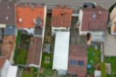 Drohnensicht - Ein Stück Geschichte zu Verkaufen: Omas Häuschen am Fuße des Michaelsberges