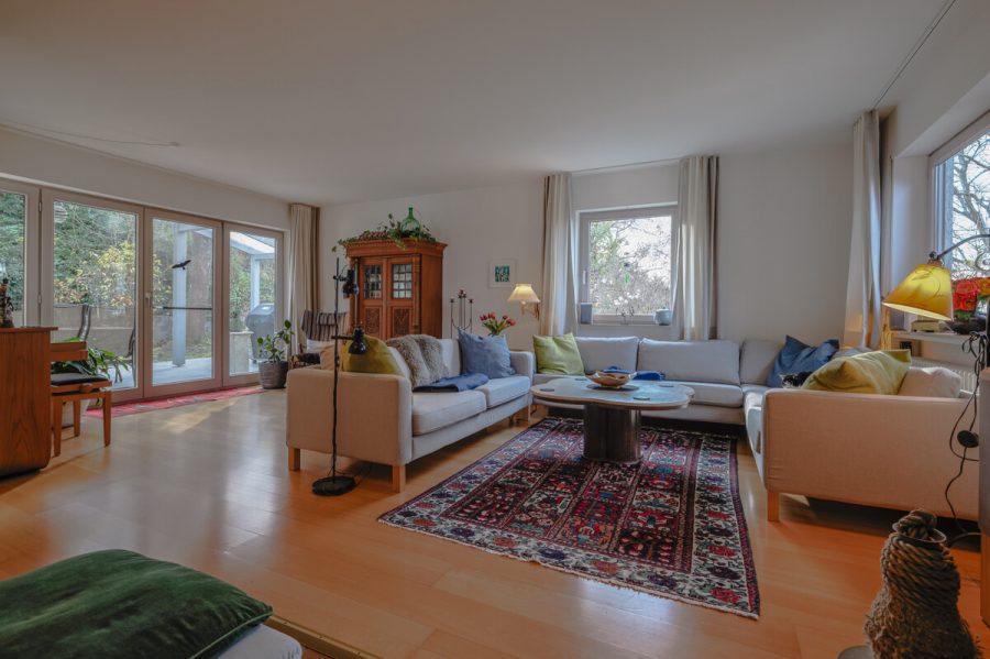 Einfamilienhaus mit Einliegerwohnung in Höhenlage von Untergrombach - Wohnbereich (78121)